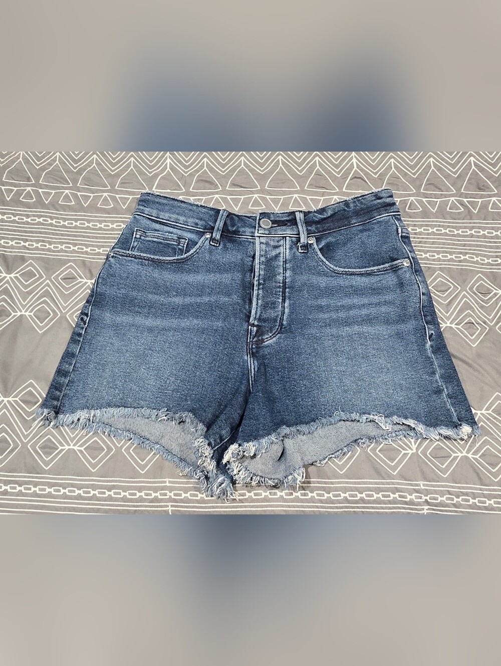 Good American High Waisted Bombshell Denim Shorts Size 6/28